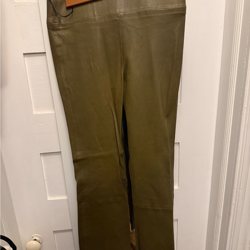 Sprwmn Olive green cropped flare leather leggings M